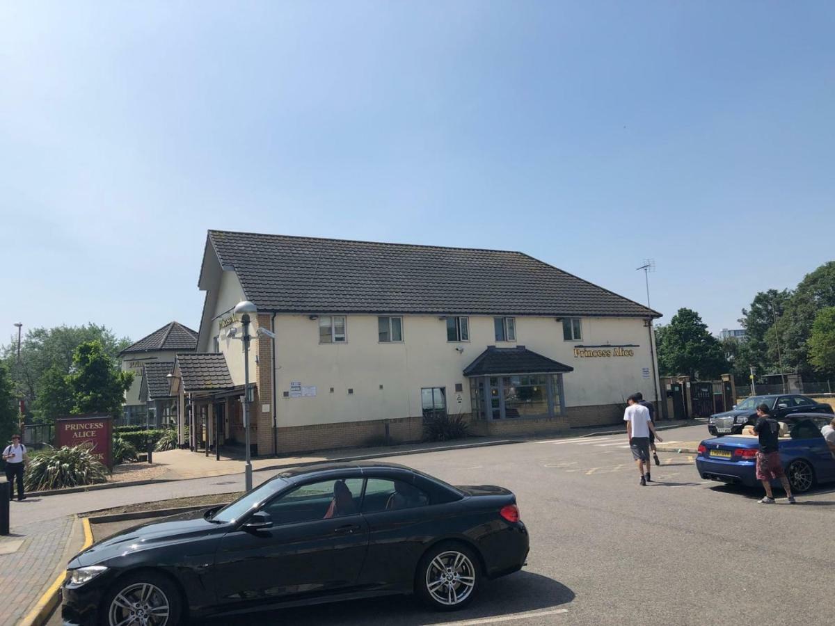 Charlesmere Gardems London Exterior photo